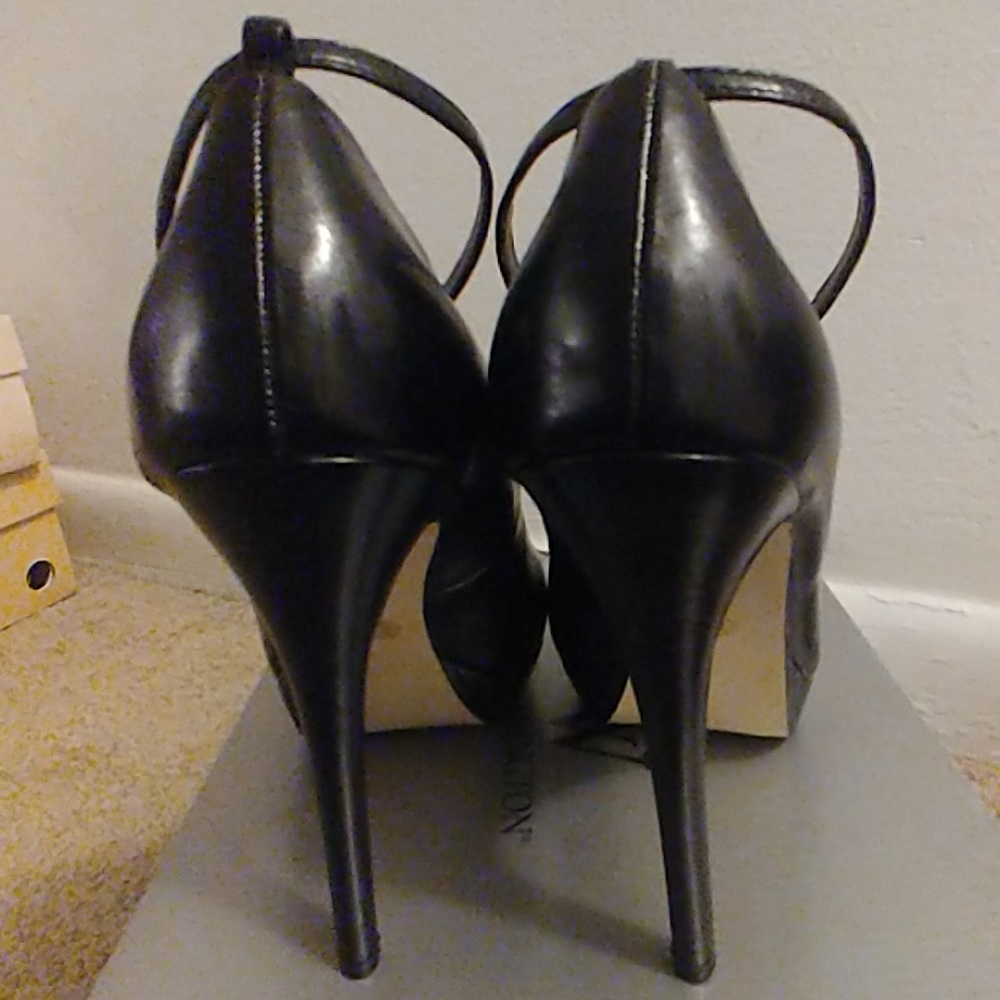 Shoes - Picture 4 of 4